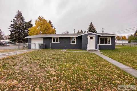 Photo of 690 Winston Avenue, IDAHO FALLS, ID 83401 (MLS # 2180420) Photo of 690 Winston Avenue, IDAHO FALLS, ID 83401 (MLS # 2180420)