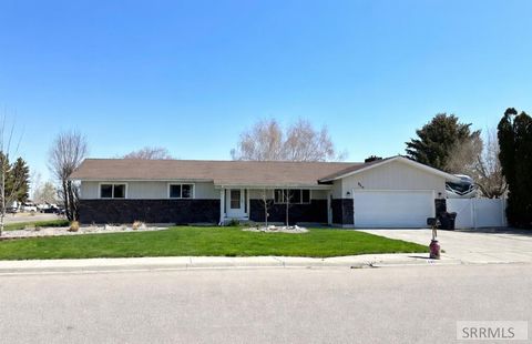 Photo of 2415 Eastview Drive, IDAHO FALLS, ID 83401 (MLS # 2184518)