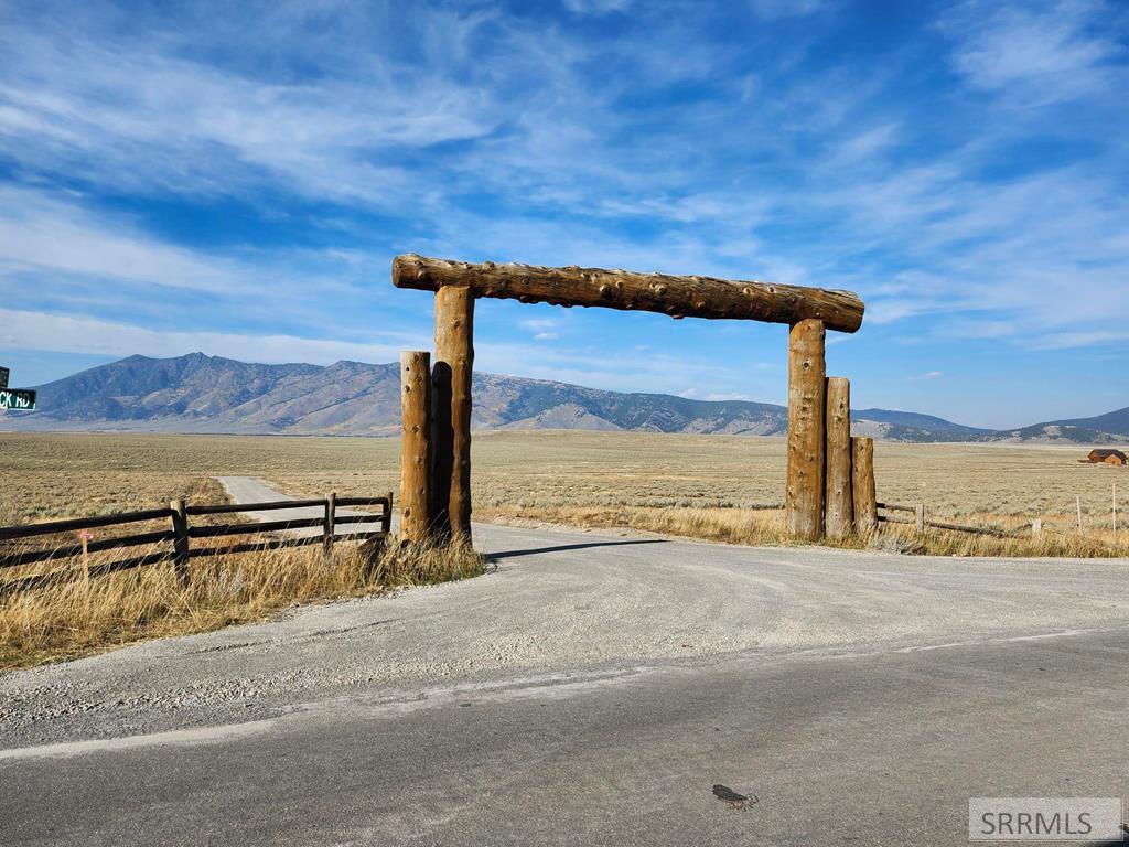 3735 Fisher Pointe Drive, ISLAND PARK, Idaho image 9