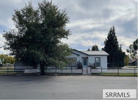 Mobile Home For Sale - 179 N 750 W<br/> MORELAND, ID 83256