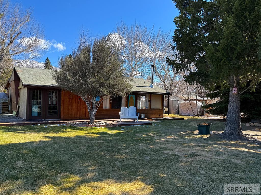 708 Forest Drive, MACKAY, Idaho image 2