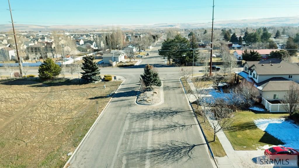 L10 B1 Greenwillow Lane