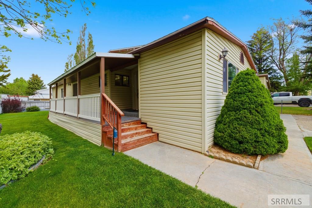 640 Coachman Circle