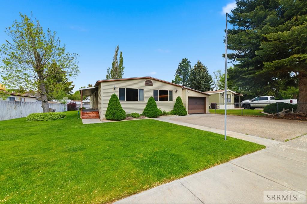 640 Coachman Circle