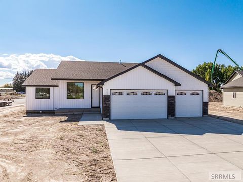 Photo of 402 Kelton Circle, SHELLEY, ID 83274 (MLS # 2180497)