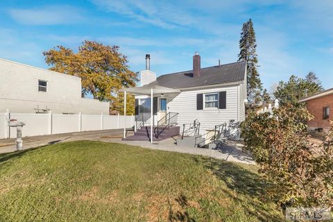 Photo of 307 E 18th Street, IDAHO FALLS, ID 83404 (MLS # 2180466) Photo of 307 E 18th Street, IDAHO FALLS, ID 83404 (MLS # 2180466)