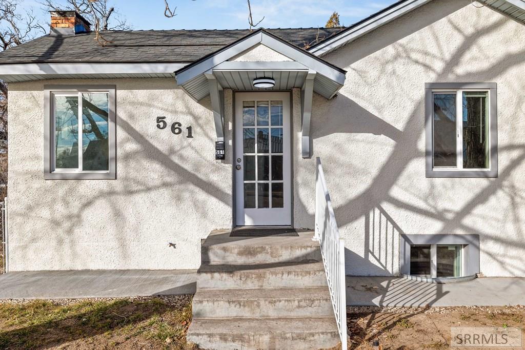 561 Gladstone Street