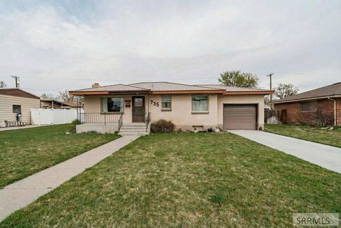 Photo of 735 E 15th Street, IDAHO FALLS, ID 83404 (MLS # 2185160)