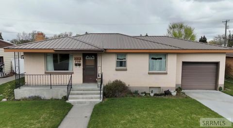 Mobile Home For Sale - 735 E 15th Street<br/> IDAHO FALLS, ID 83404
