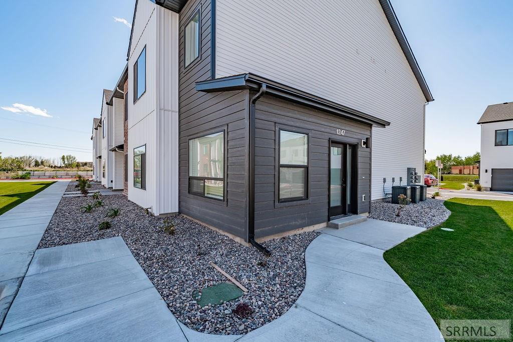 1247 Meadow Edge Ct