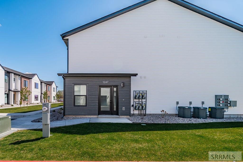 1247 Meadow Edge Ct
