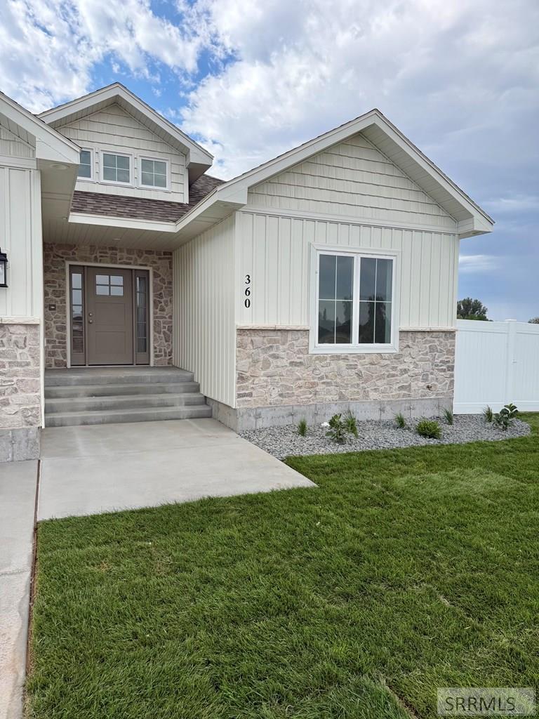360 Meadow Walk Dr