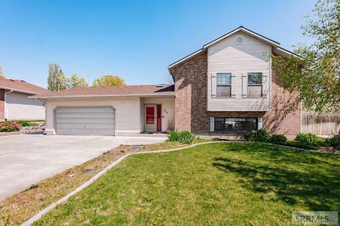 Photo of 1825 Burlwood Drive, IDAHO FALLS, ID 83402 (MLS # 2180369) Photo of 1825 Burlwood Drive, IDAHO FALLS, ID 83402 (MLS # 2180369)