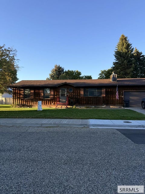 Homes For Sale - 1565 Parkwood Circle<br/> IDAHO FALLS, ID 83401