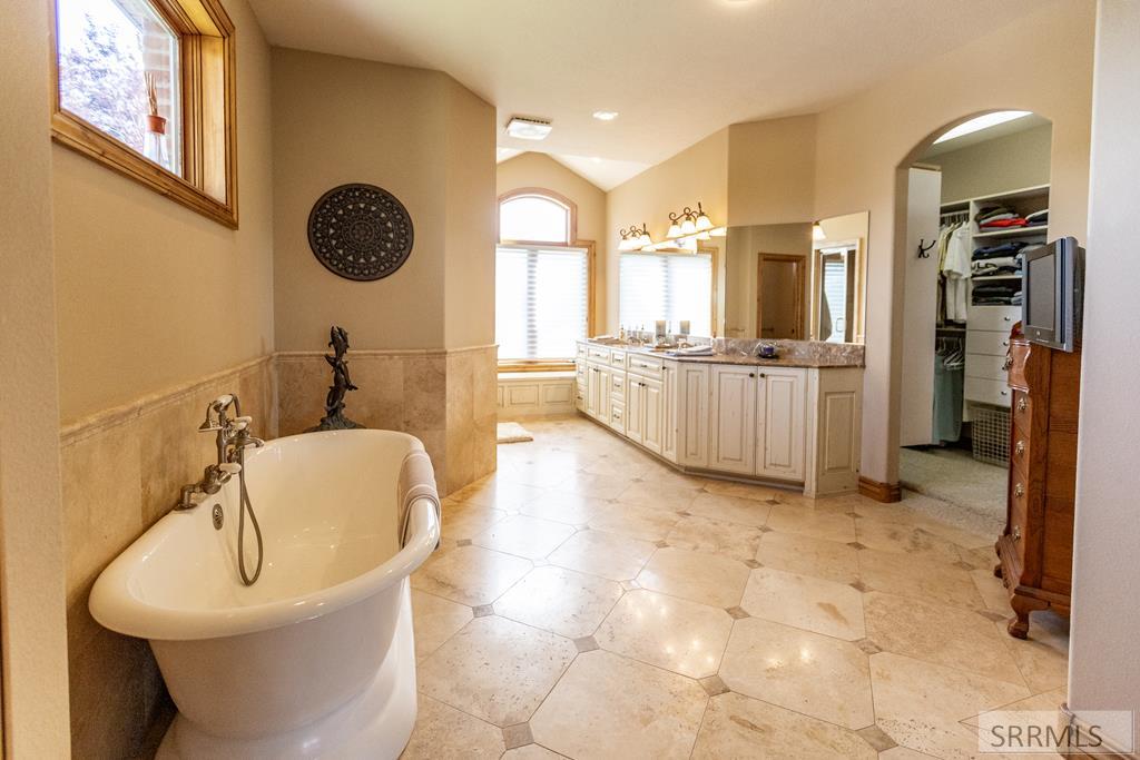 7695 N Riverfront Drive, IDAHO FALLS, Idaho image 31