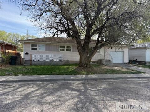 Photo of 1322 Willard Ave, POCATELLO, ID 83201 (MLS # 2185993)