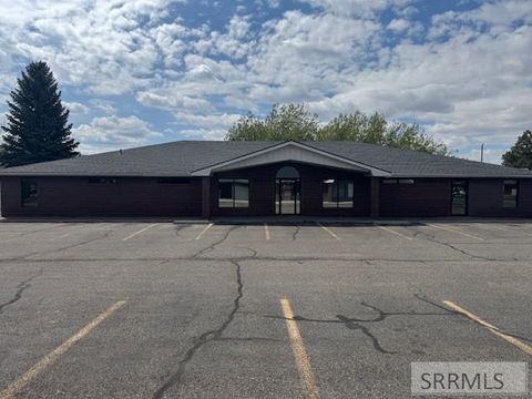 Photo of 1660 E John Adams Parkway, IDAHO FALLS, ID 83401 (MLS # 2176480) Photo of 1660 E John Adams Parkway, IDAHO FALLS, ID 83401 (MLS # 2176480)