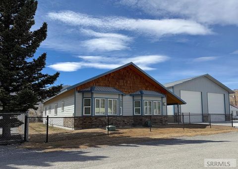 Homes For Sale - 801 Forest Drive<br/> MACKAY, ID 83251