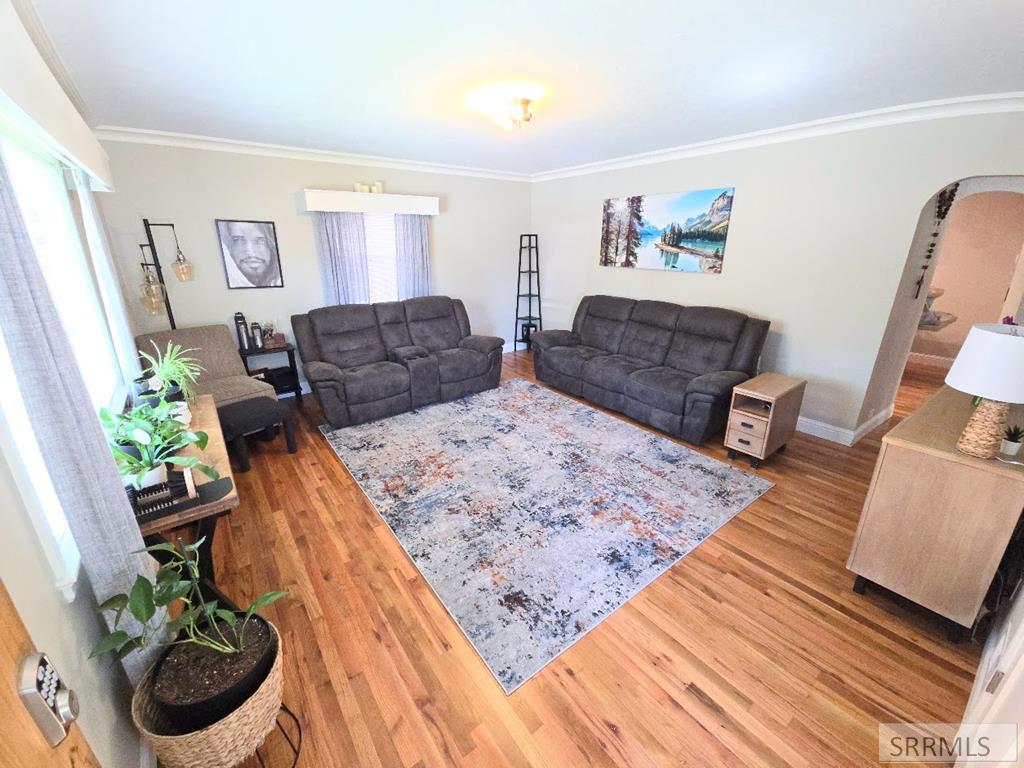 311 Gladstone Street