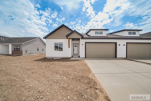 Photo of 475 East River Ln, IDAHO FALLS, ID 83402 (MLS # 2185044)