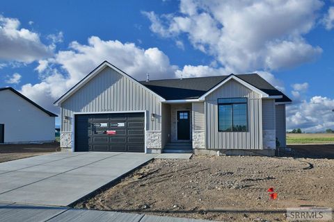 Photo of 1021 Montezuma St, IDAHO FALLS, ID 83402 (MLS # 2186392)