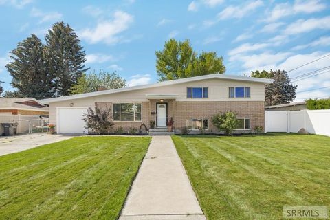 Photo of 1894 McKinzie Avenue, IDAHO FALLS, ID 83404 (MLS # 2180436) Photo of 1894 McKinzie Avenue, IDAHO FALLS, ID 83404 (MLS # 2180436)