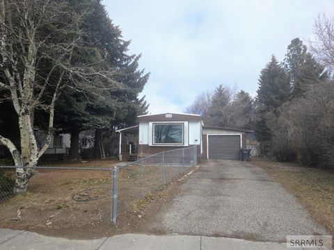 2104 Carriage Lane IDAHO FALLS ID 83402