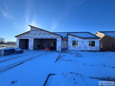 Photo of 404 E 5th S, SUGAR CITY, ID 83448 (MLS # 2181210)
