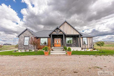 Photo of 161 Snake River Dr, AMERICAN FALLS, ID 83211 (MLS # 2176715)