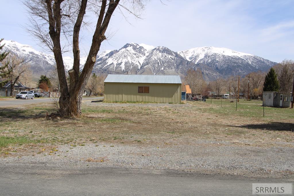 518 W Spruce Street, MACKAY, Idaho image 1