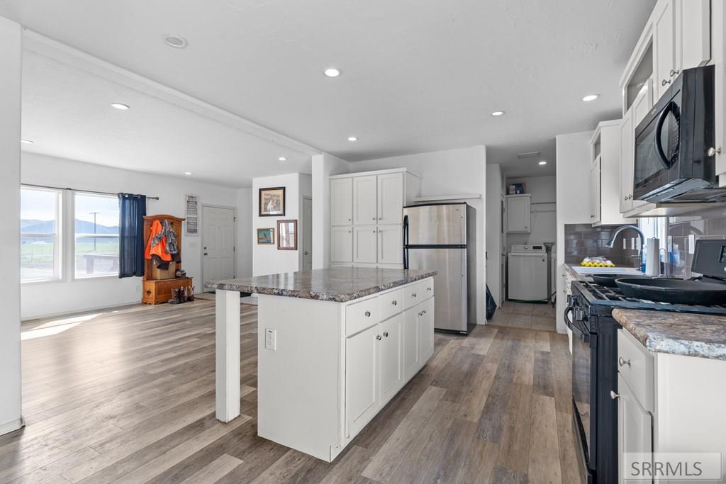 Malad, Idaho 83252, United States, 3 Bedrooms Bedrooms, ,2 BathroomsBathrooms,Residential,Pending,127412