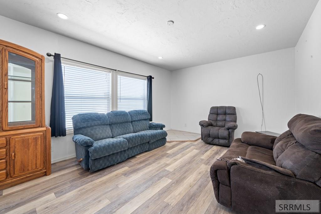 Malad, Idaho 83252, United States, 3 Bedrooms Bedrooms, ,2 BathroomsBathrooms,Residential,Pending,127412