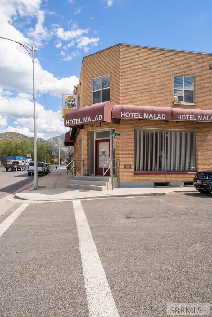 Malad, Idaho 83252, United States, 3 Bedrooms Bedrooms, ,2 BathroomsBathrooms,Residential,Pending,127412