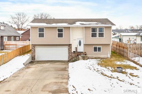 Photo of 1007 Falls Avenue, AMERICAN FALLS, ID 83211 (MLS # 2181907)