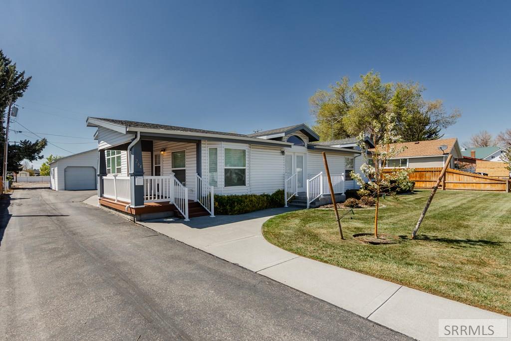 264 S Holmes Avenue, SHELLEY, Idaho image 2