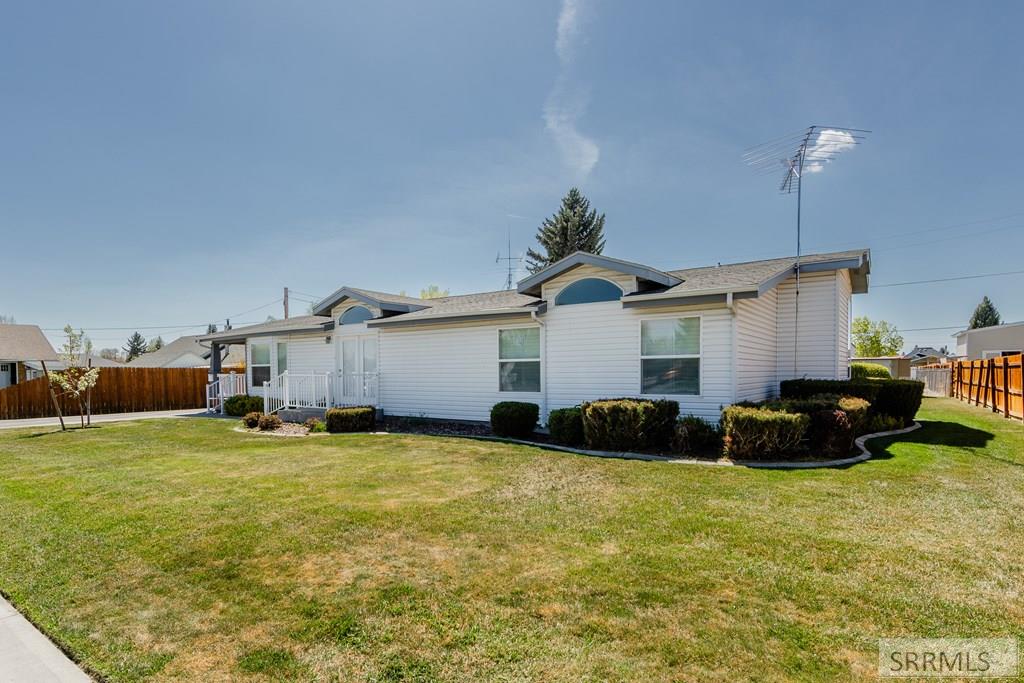 264 S Holmes Avenue, SHELLEY, Idaho image 3