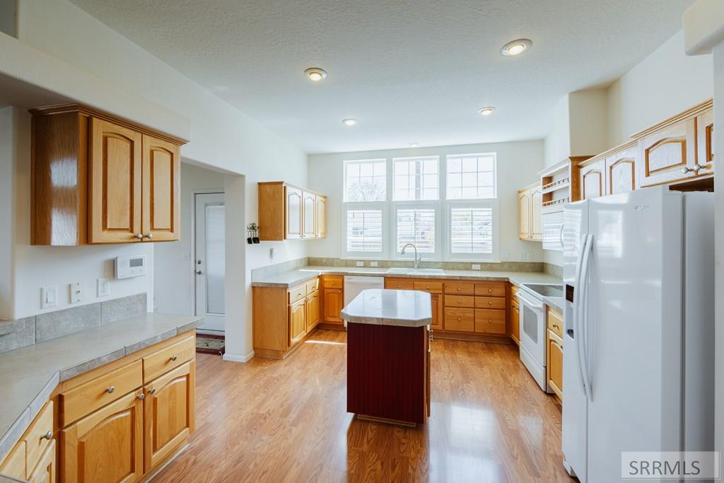 264 S Holmes Avenue, SHELLEY, Idaho image 11