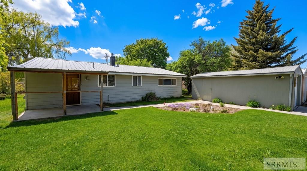 655 James Place