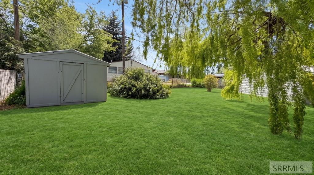 655 James Place