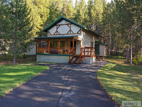 Photo of 4010 Coyote Road, ISLAND PARK, ID 83429 (MLS # 2186203)