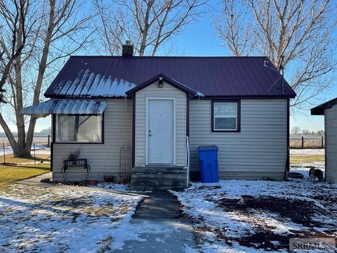 Photo of 52 N 25 W, BLACKFOOT, ID 83221 (MLS # 2181509)