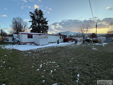 Photo of 4530 S 5th Avenue #D8, POCATELLO, ID 83204 (MLS # 2185514)