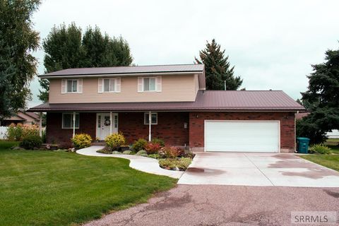 Single Family Residence in SUGAR CITY ID 226 3rd S.jpg