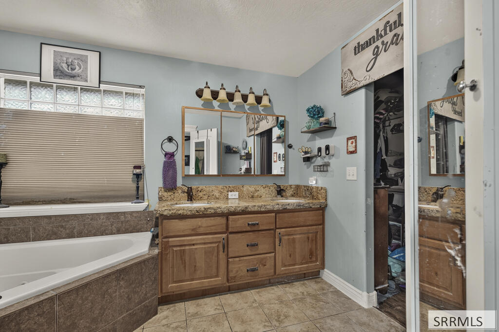 4138 Tawzer Way