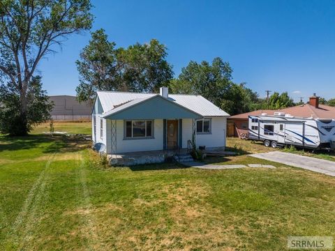 Photo of 570 S Park Avenue, SHELLEY, ID 83274 (MLS # 2179289)
