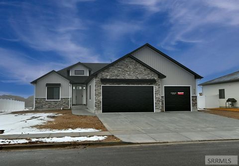 Photo of 918 Jack Ln, IDAHO FALLS, ID 83402 (MLS # 2182048)