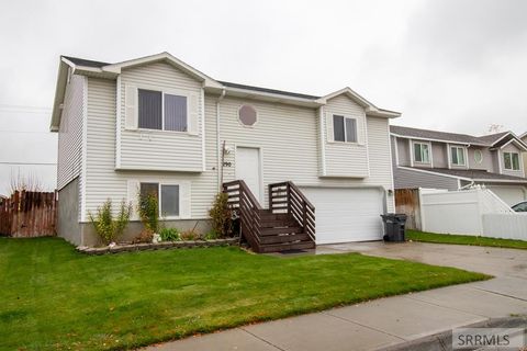 Photo of 290 Donna Drive, IDAHO FALLS, ID 83402 (MLS # 2180277) Photo of 290 Donna Drive, IDAHO FALLS, ID 83402 (MLS # 2180277)