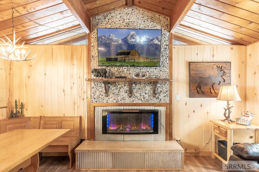 4127 Big Springs Loop Road, ISLAND PARK, Idaho image 2