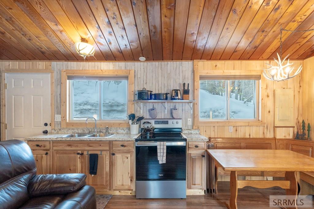 4127 Big Springs Loop Road, ISLAND PARK, Idaho image 8