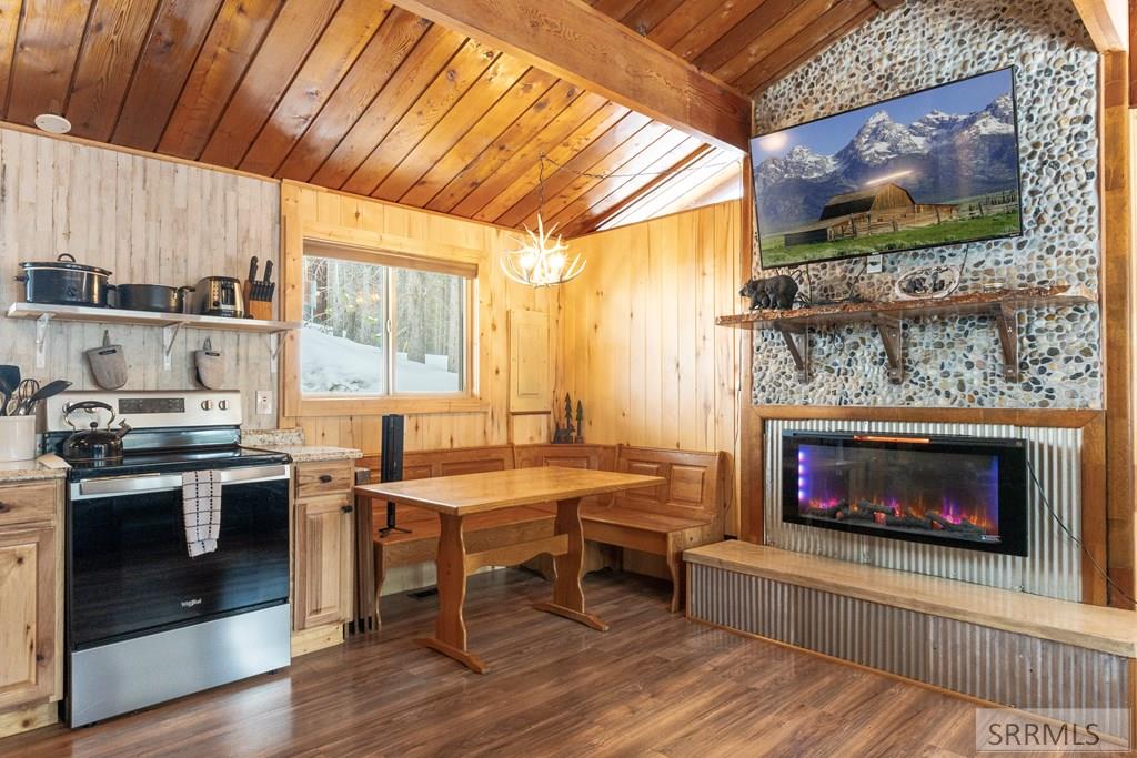 4127 Big Springs Loop Road, ISLAND PARK, Idaho image 5